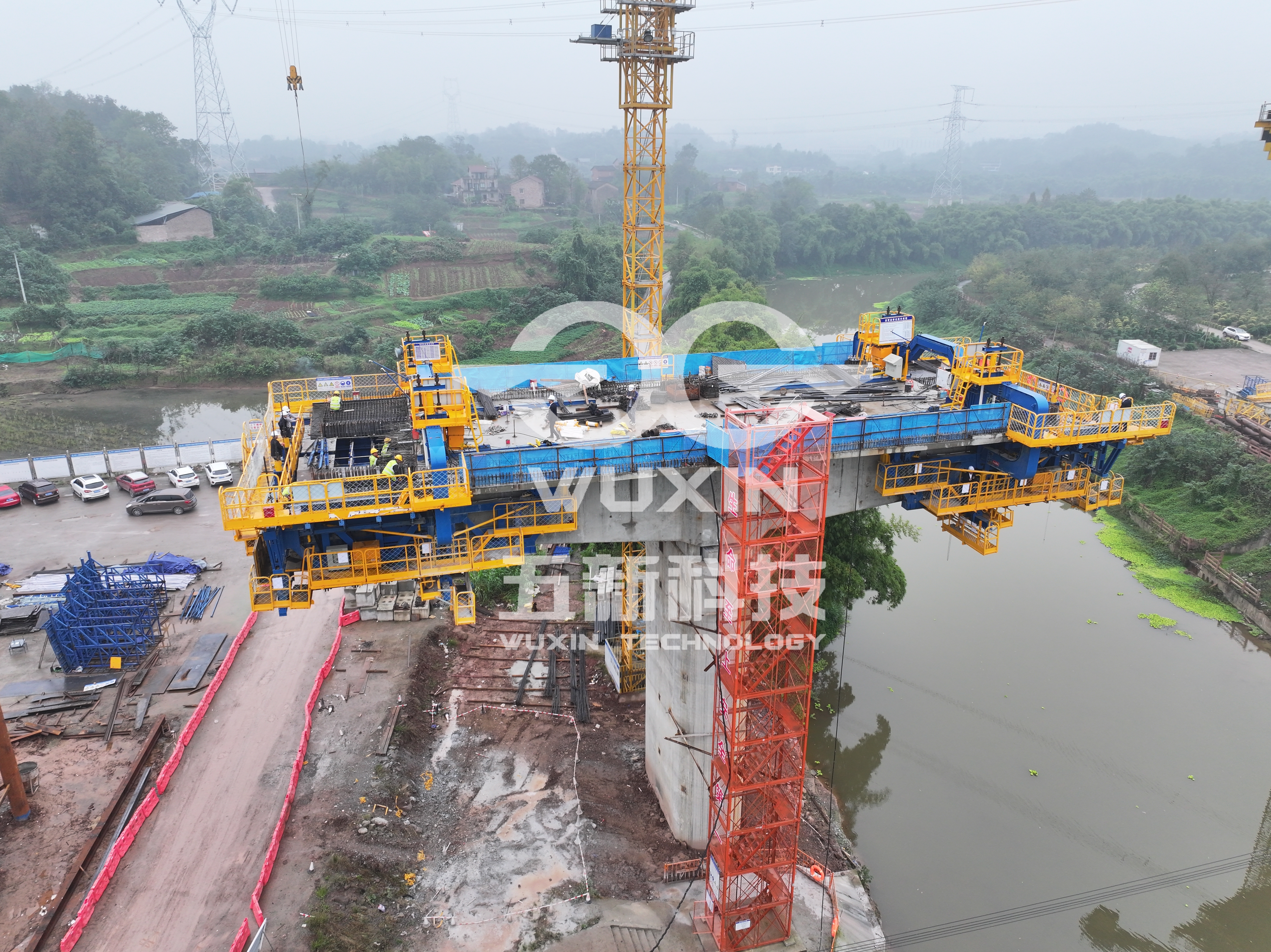 智能悬臂造桥机 — （中铁十二局-成渝中线重庆段梁滩河双线特大桥）5.jpg