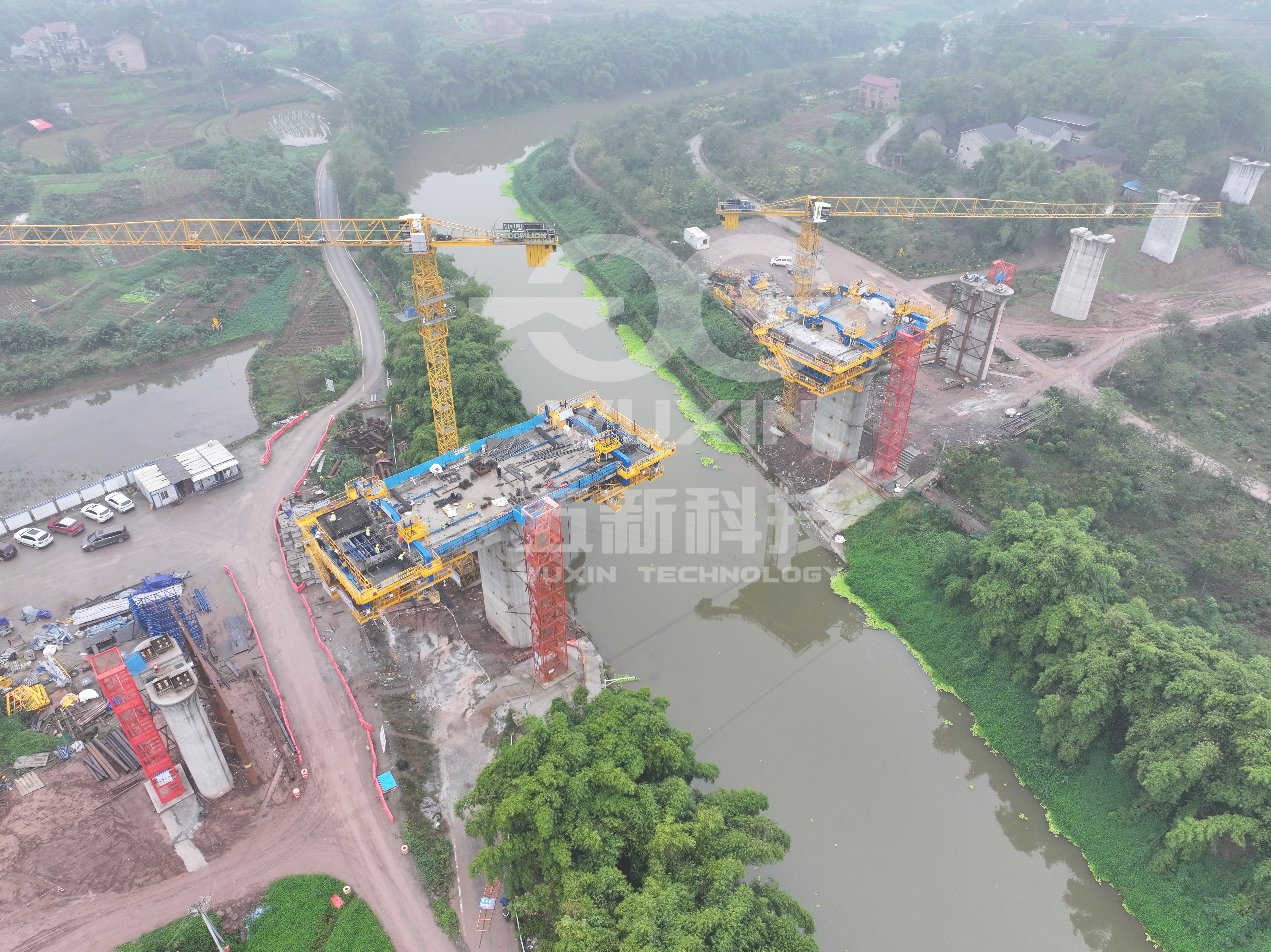 智能悬臂造桥机 — （中铁十二局-成渝中线重庆段梁滩河双线特大桥）1.jpg