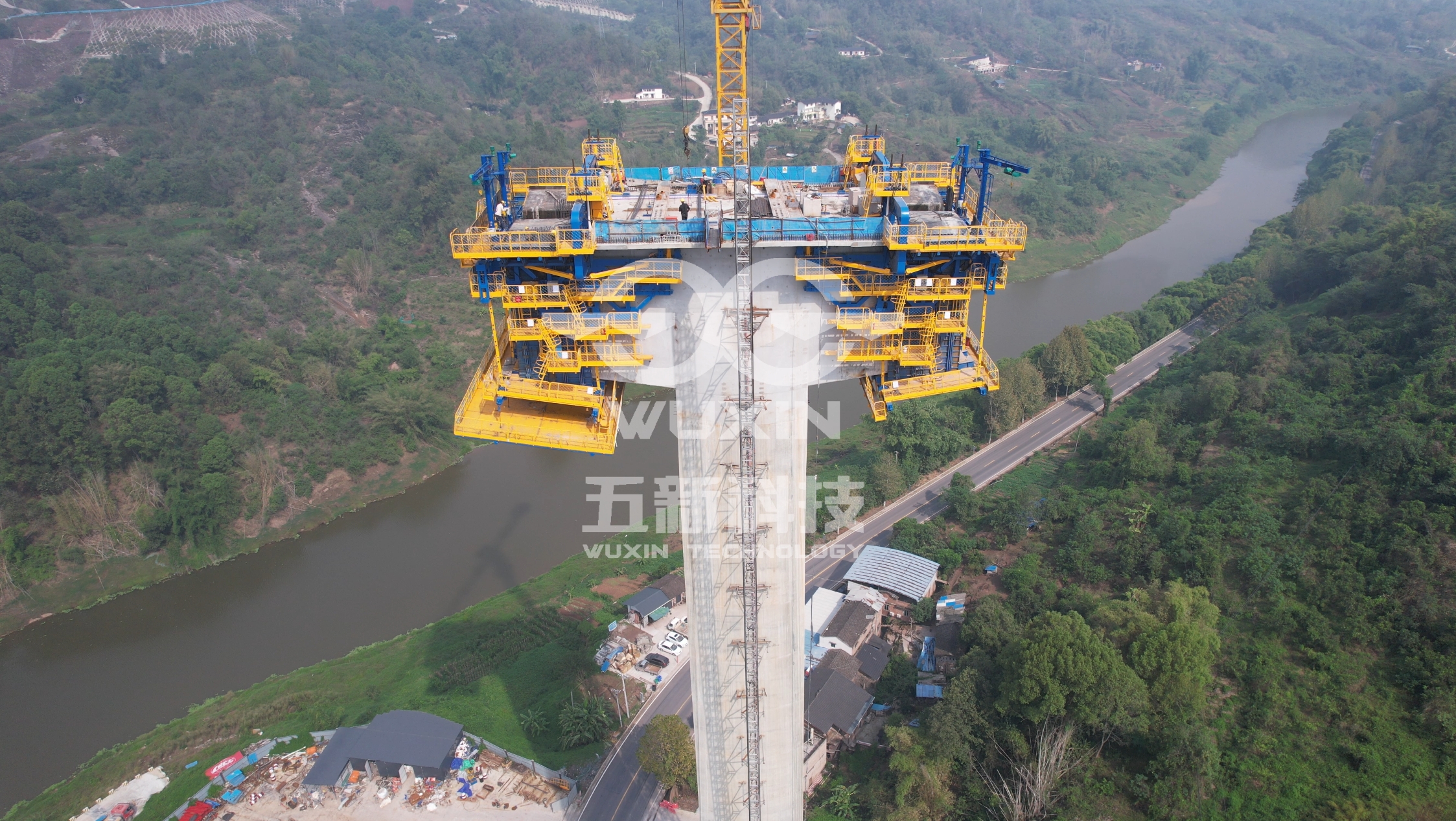 智能悬臂造桥机 — （中铁十二局-渝万高铁）6.jpg