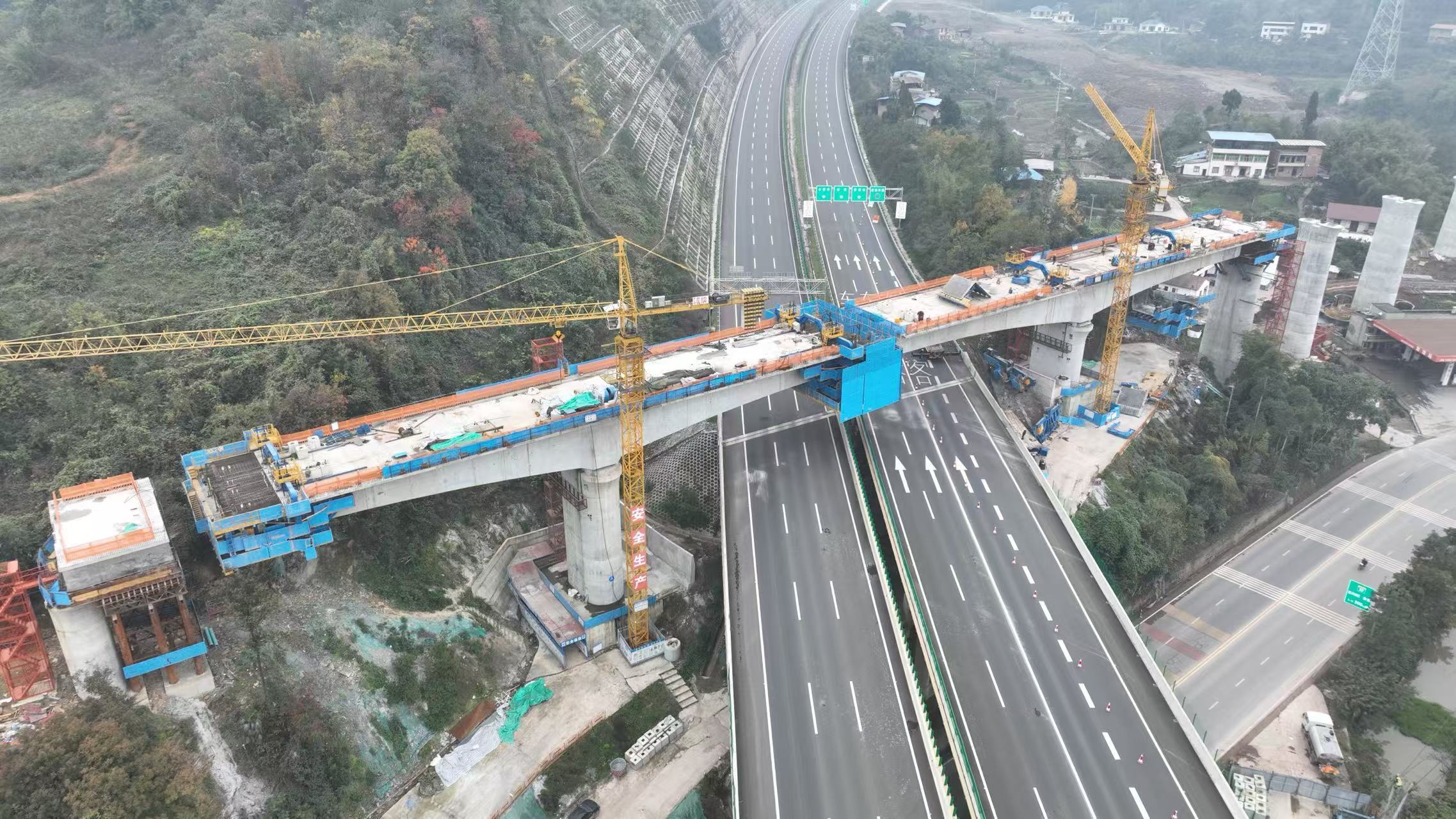 铜安特大桥合龙成功，球盟会悬臂造桥机转战淮远河特大桥！