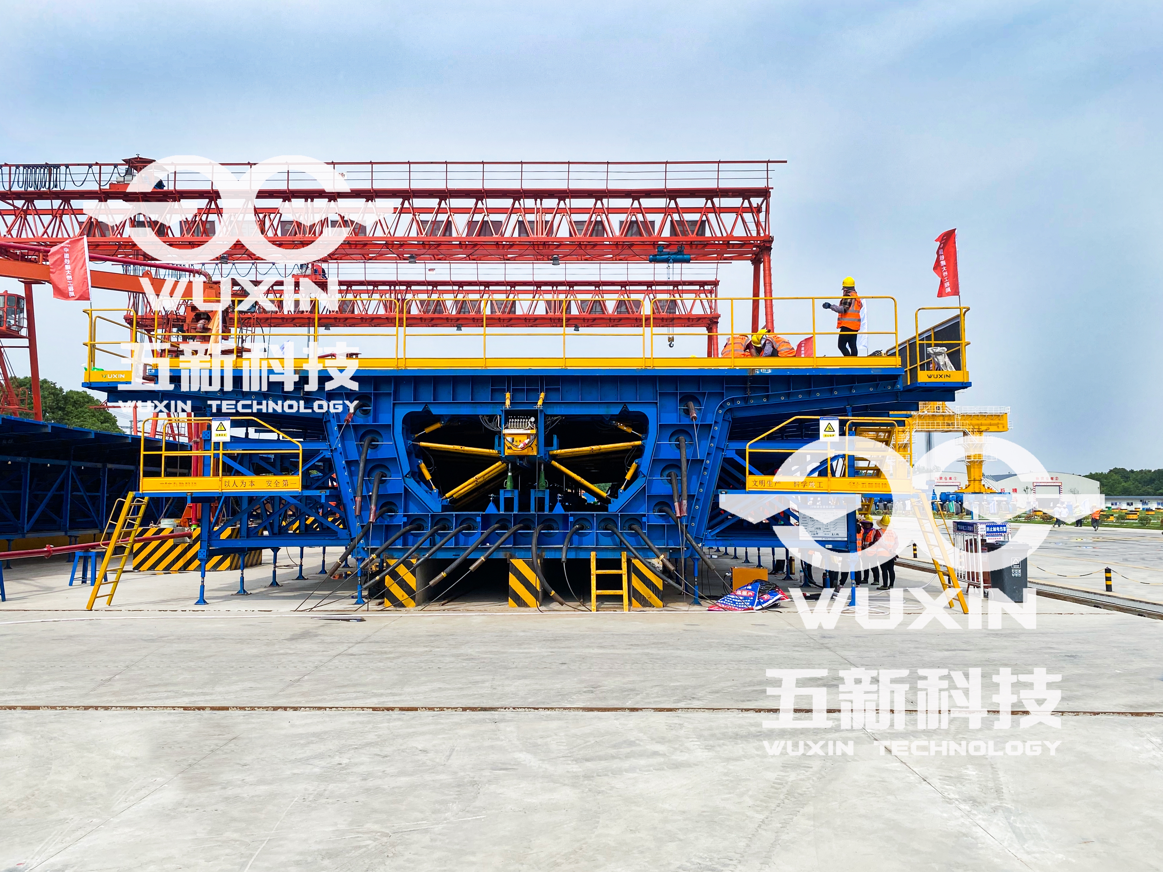 中铁建大桥局江都制梁场首榀梁浇筑成功 (4)_副本.jpg