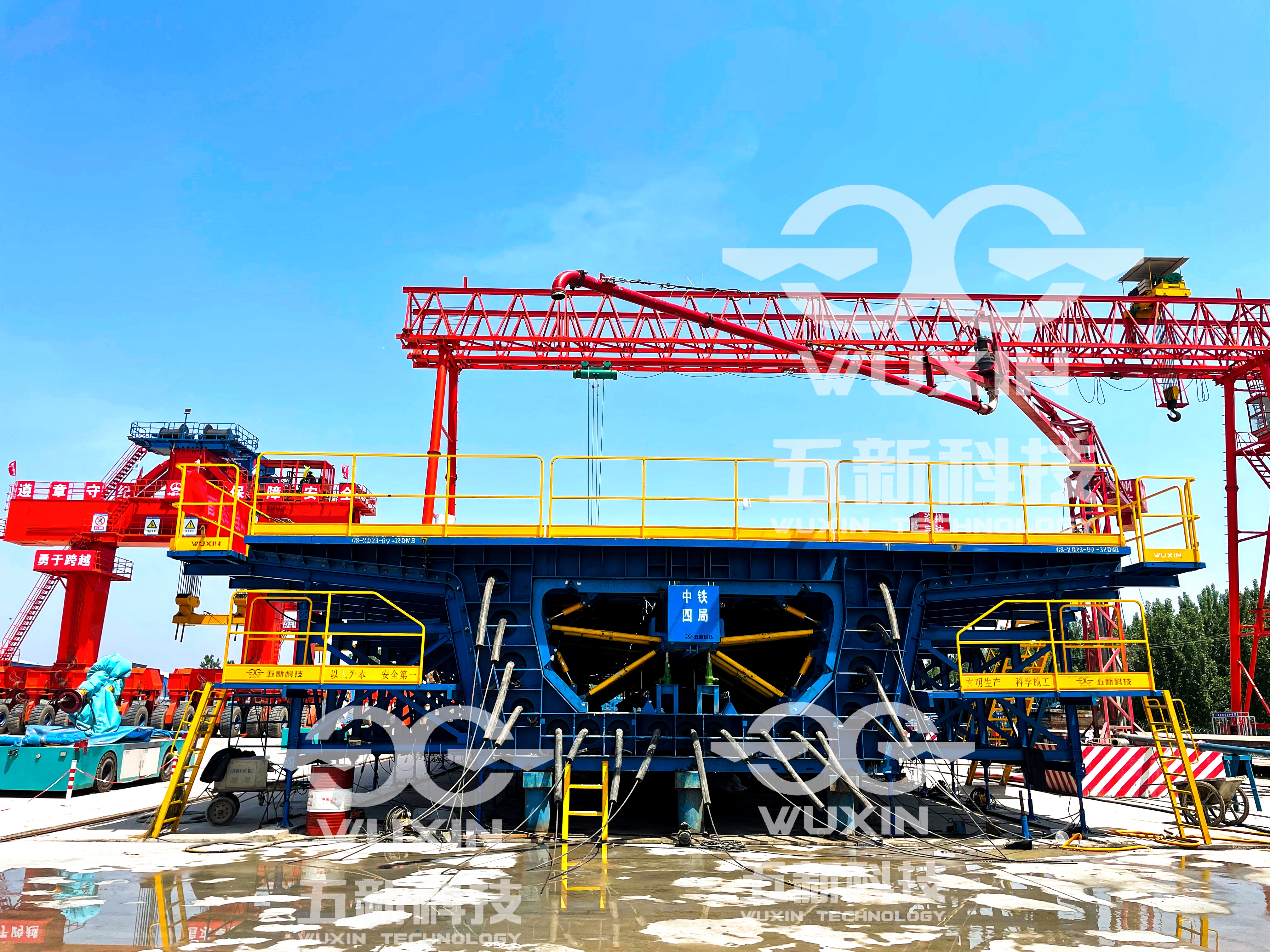 中铁四局雄商铁路梁山梁场首榀梁浇筑成功 (1)_副本.jpg