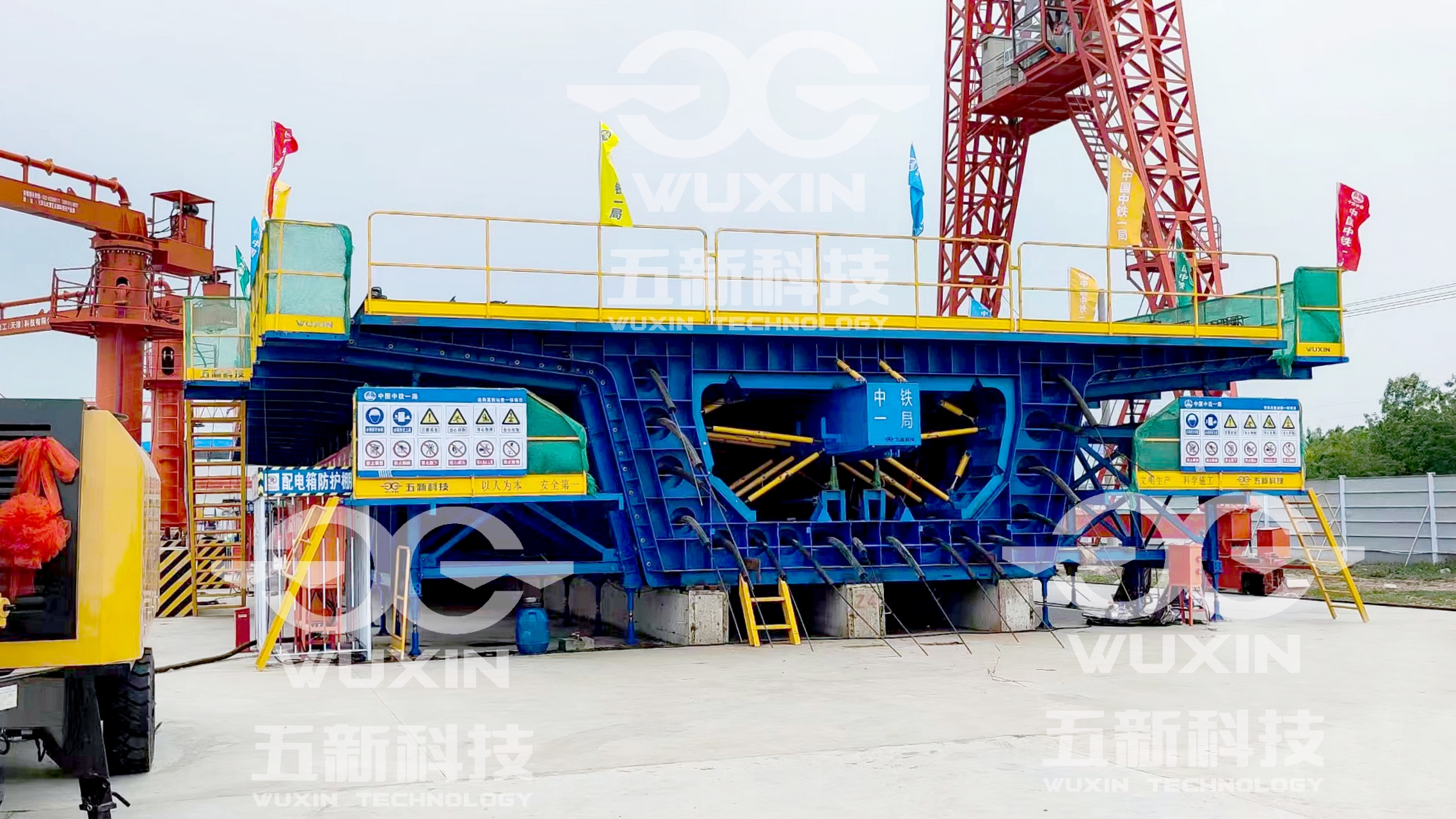 中铁一局雄商站雄县梁场首孔箱梁浇筑成功 (8)_副本.jpg