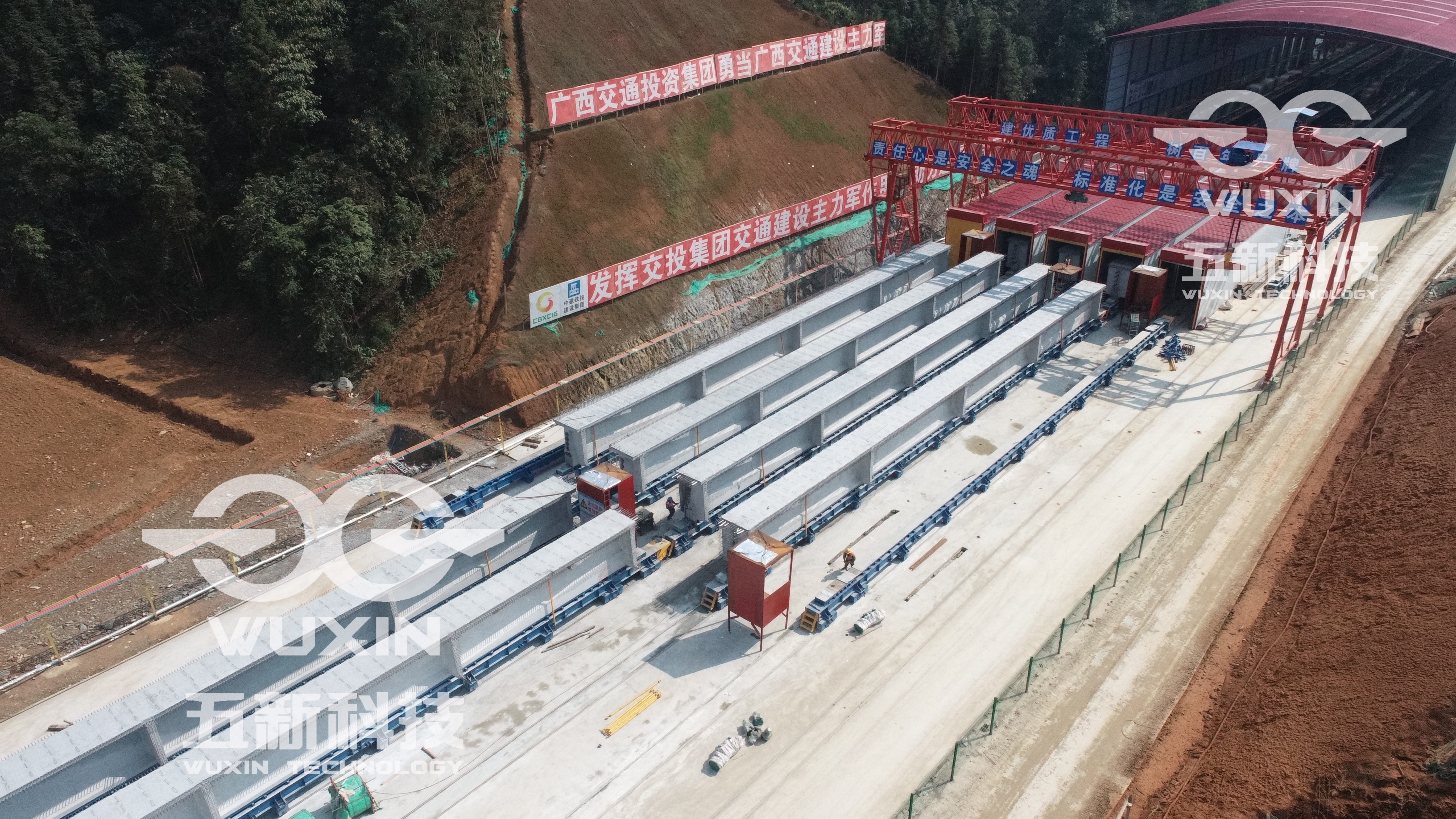 河南省路桥建设-天巴高速