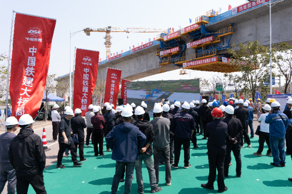 球盟会服务全程护航：深江铁路智能悬臂造桥机培训会成功举办