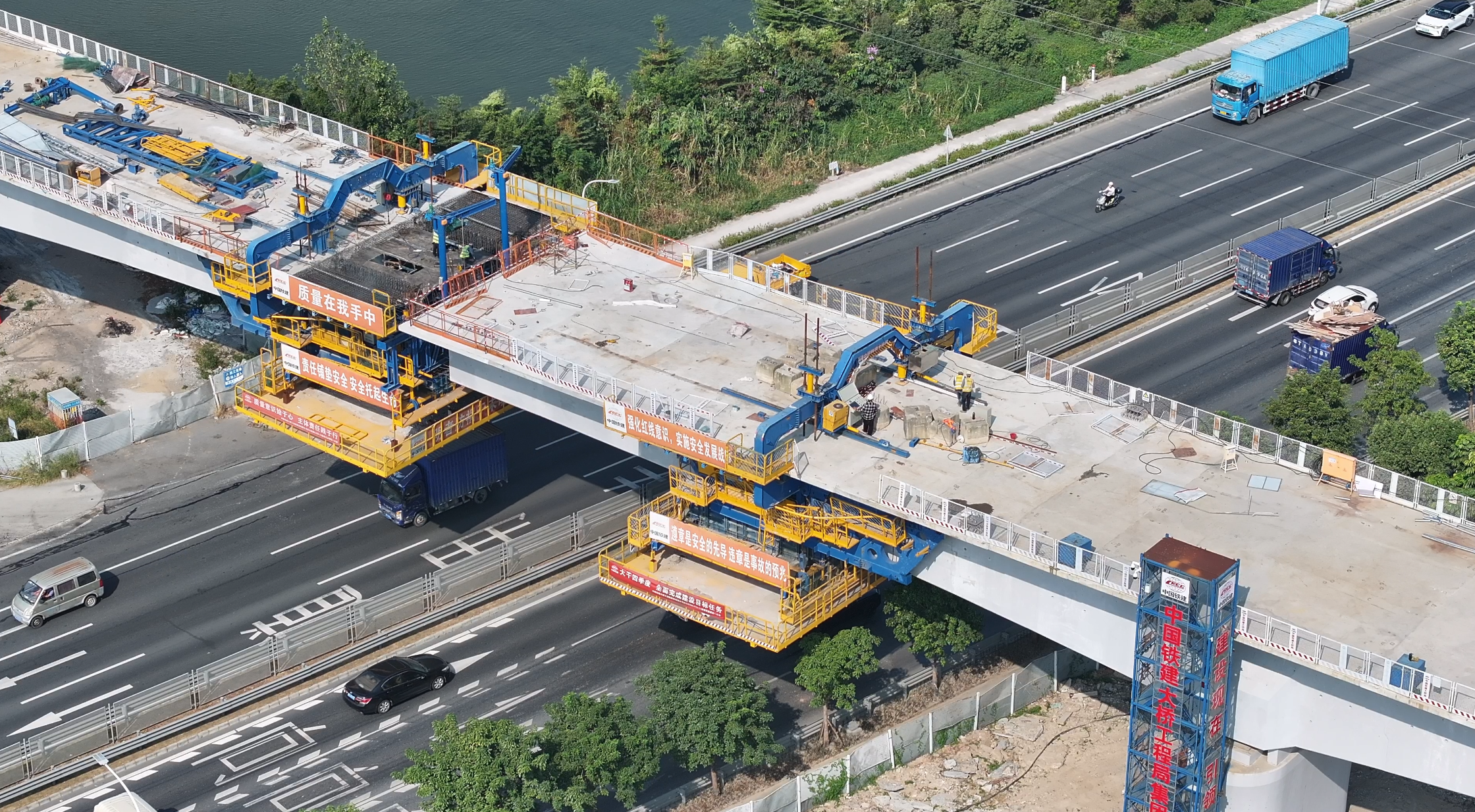 球盟会悬臂造桥机：以高周转率驱动深江铁路建设“降本增效”新引擎